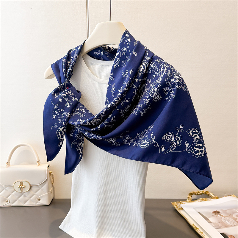 Luxuriöser Vintage-Schal, 90 x – Ascot Neck Scarf Bewertung und Preis