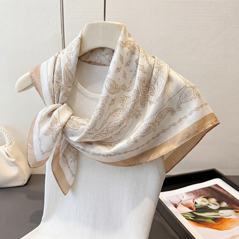 Vintage Beige Paisley-Druck Qu – Silk Neck Scarf Bewertung und Preis