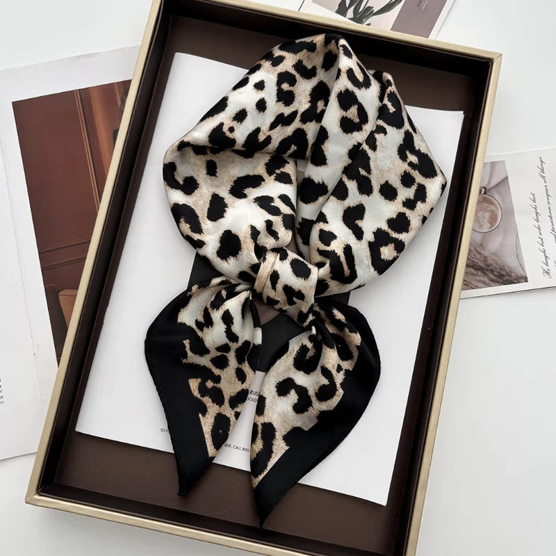 Luxus Leopard Print Weibliche  – Ascot Neck Scarf Bewertung und Preis