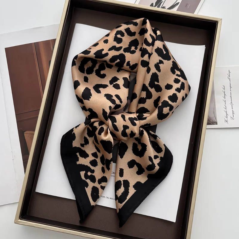 Luxus Leopard Print Weibliche  – Ascot Neck Scarf Bewertung und Preis