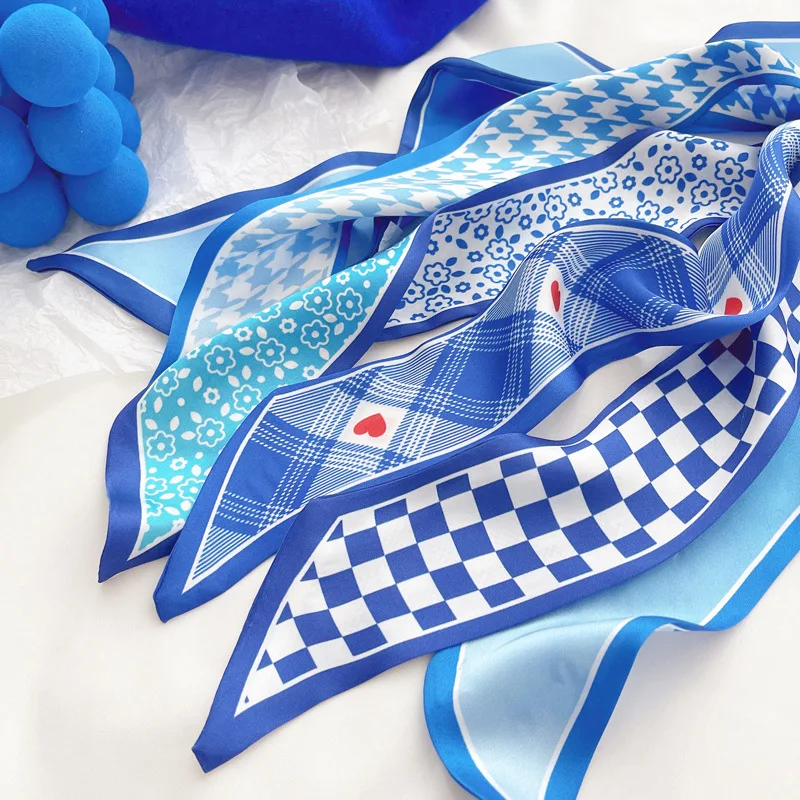 Kleinblauer Seidenschal, neues – Ascot Neck Scarf Bewertung und Preis