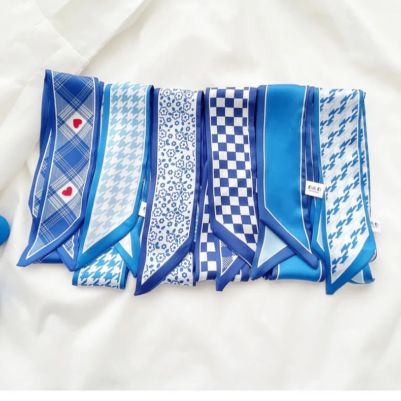 Kleinblauer Seidenschal, neues – Ascot Neck Scarf Bewertung und Preis