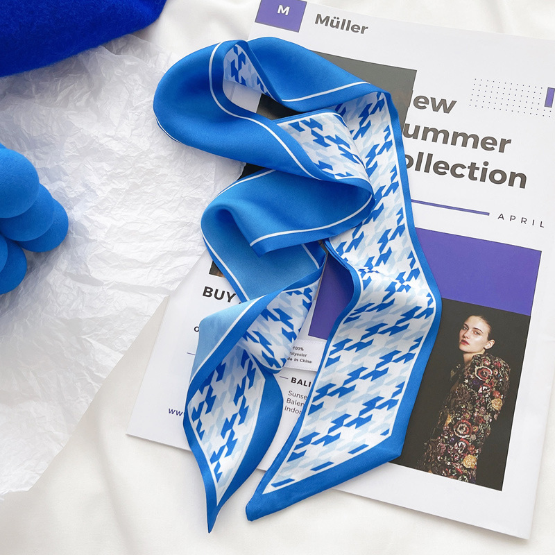 Kleinblauer Seidenschal, neues – Ascot Neck Scarf Bewertung und Preis